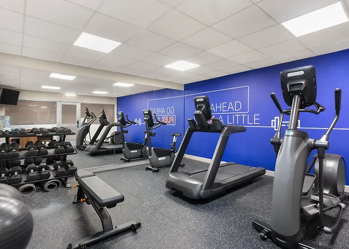 Holiday Inn Express & Suites Hawthorne - Elmsford North By Ihg